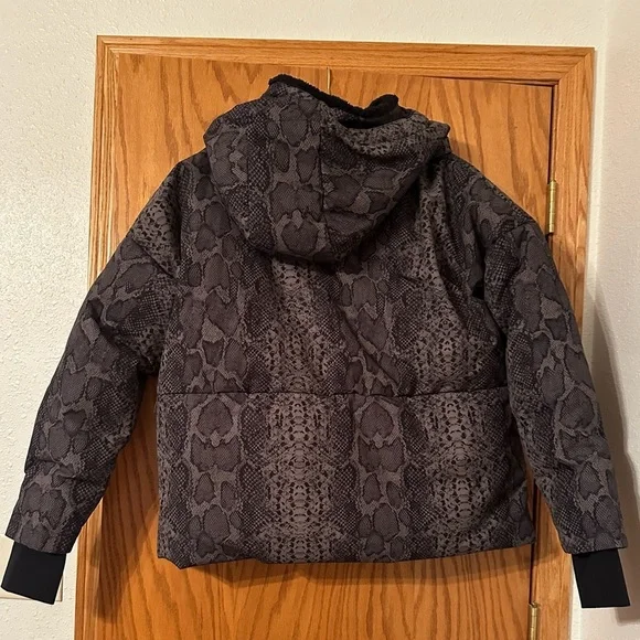 Varley Dorothy Ski Jacket - NWT - Size L Down Filled - Picture 4 of 15